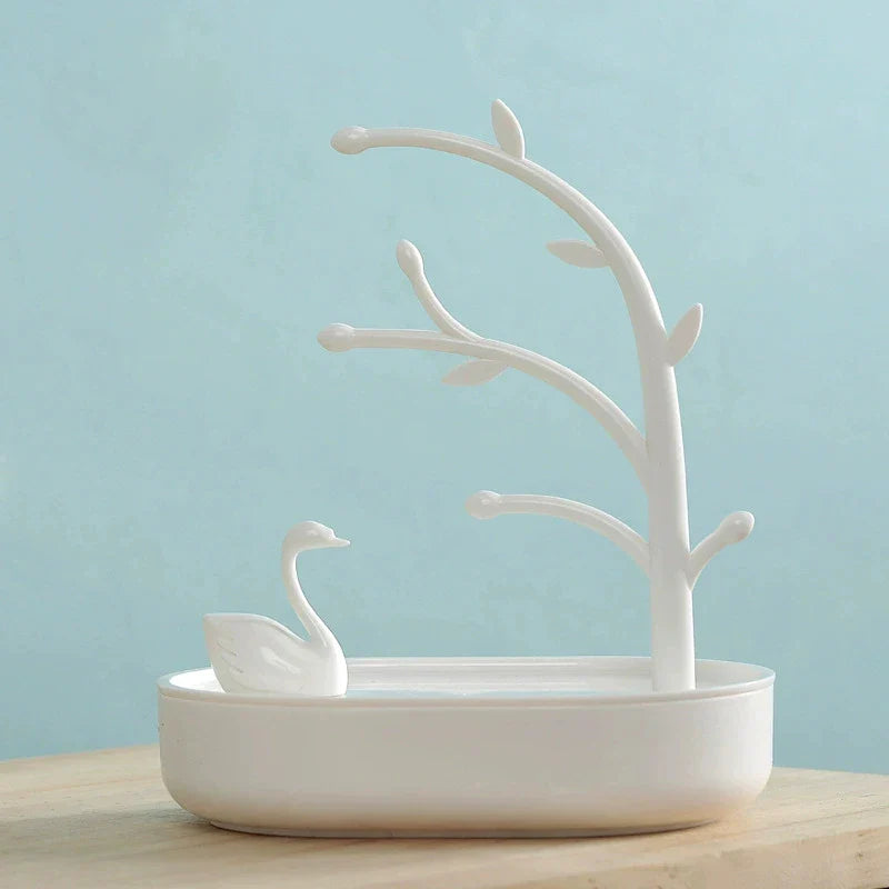 Arbre à Bijoux Avec Cygne - en situation avec bijoux