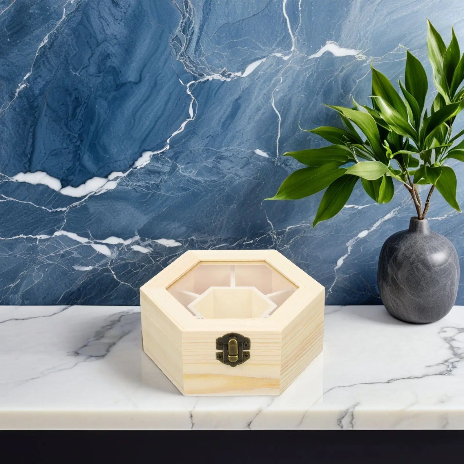 Boîte à Bijoux Hexagonale en Chêne - vue latérale