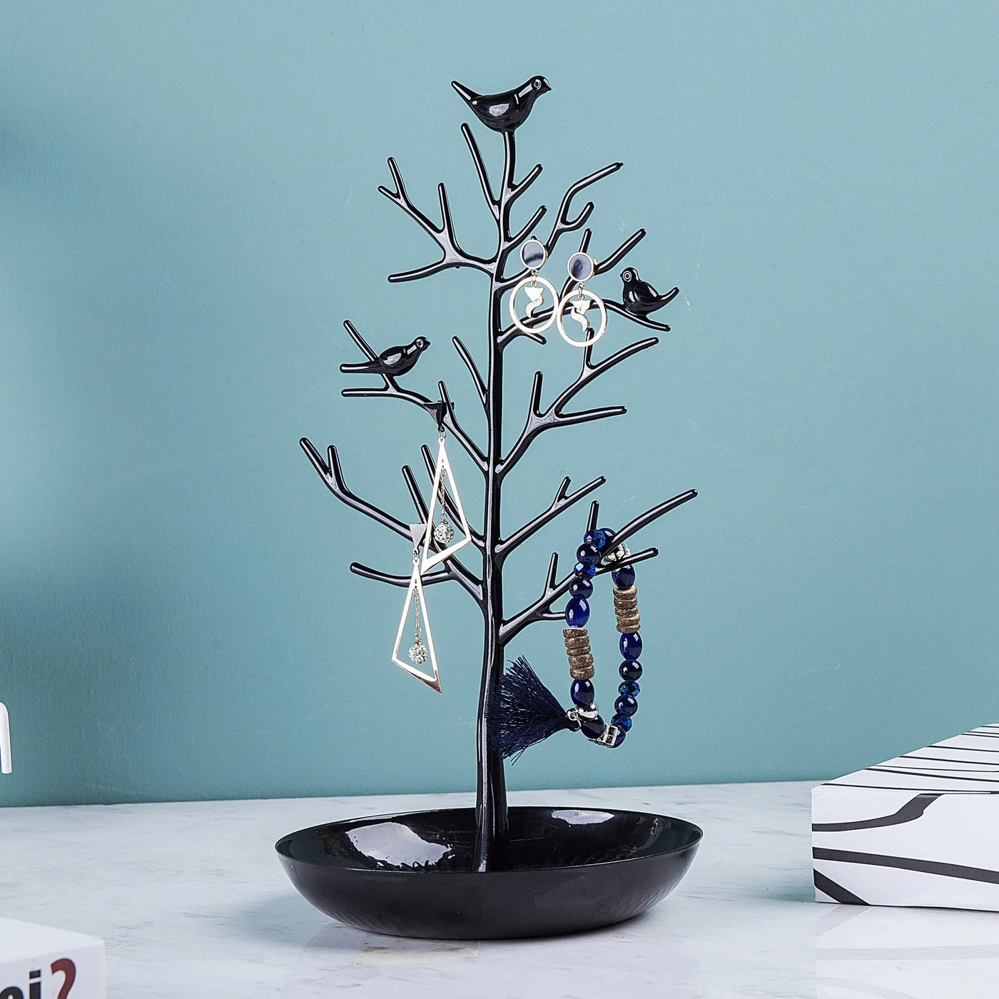Arbre À Bijoux Avec Oiseaux et Colliers