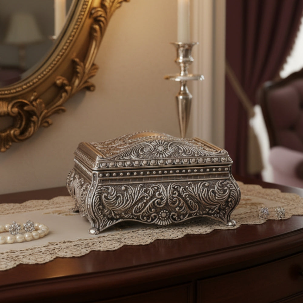 Boîte à Bijoux En Métal Sculpté - intérieur et compartiments
